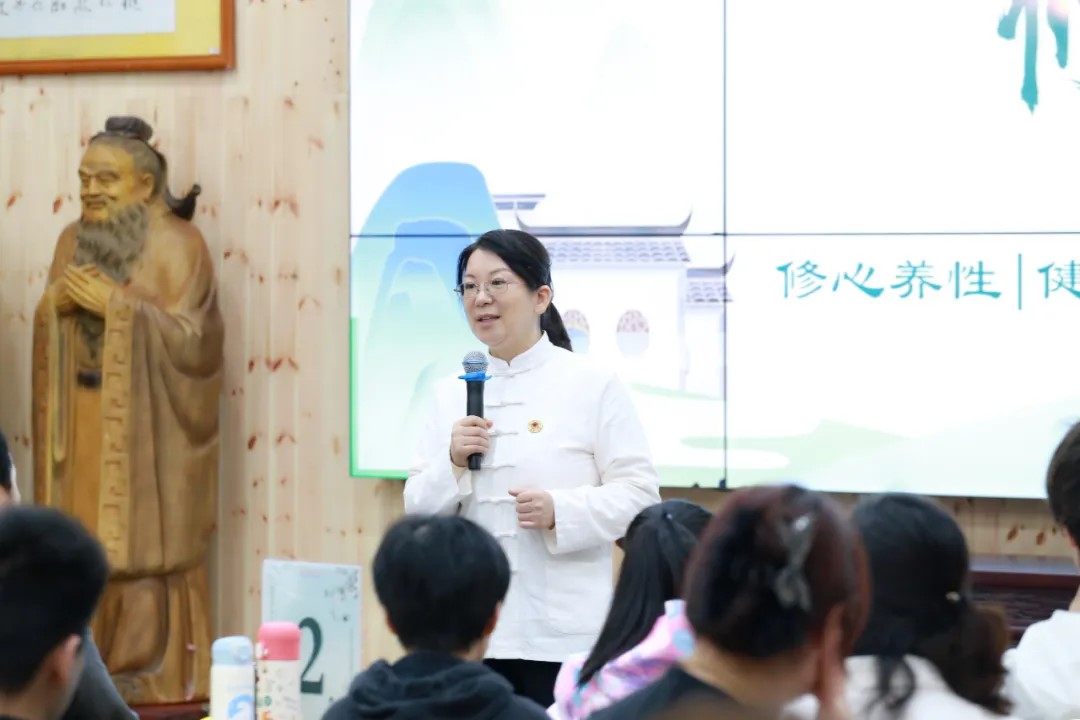 陳老師做班級建設(shè).jpg